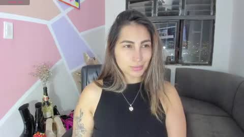 Snapshot of maiaconnor chatting on 06.26.26 online show from 06.26.26