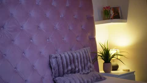  Maia  online show from 04.15.26