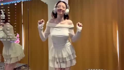 Elina online show from 10.04.25