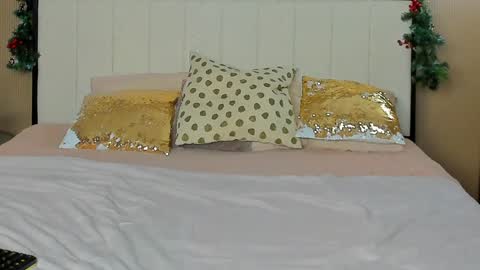 Snapshot of mailymilf chatting on 12.18.24 Sofi online show from 12.18.24