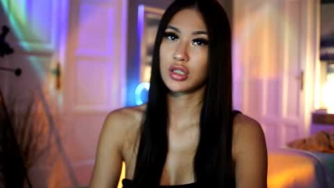 Snapshot of maistream chatting on 09.17.25 Mai online show from 09.17.25