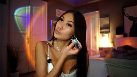 Snapshot of maistream chatting on 10.03.25 Mai online show from 10.03.25