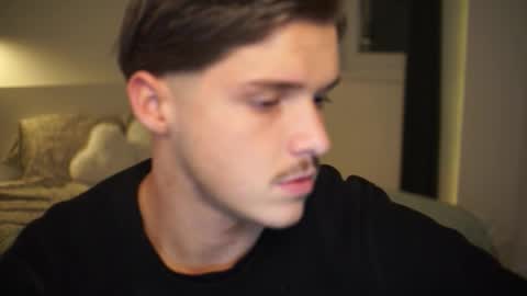 Snapshot of maistream chatting on 03.28.26 Mai online show from 03.28.26