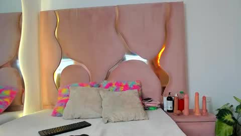 Snapshot of maiteht chatting on 03.10.25 maite online show from 03.10.25