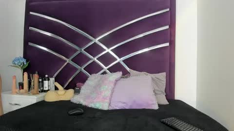 Snapshot of maiteht chatting on 09.22.25 maite online show from 09.22.25