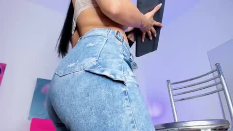 mai  online show from 11.05.25