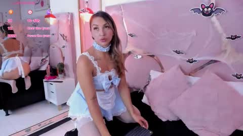 Snapshot of maiyajoness chatting on 10.18.25 maiyajoness online show from 10.18.25