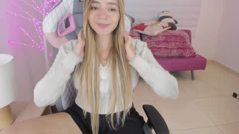 Snapshot of majo_gomez chatting on 12.20.24 Majo online show from 12.20.24