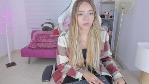 Snapshot of majo_gomez chatting on 12.30.24 Majo online show from 12.30.24