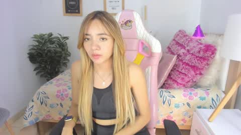 Snapshot of majo_gomez chatting on 02.18.25 Majo online show from 02.18.25