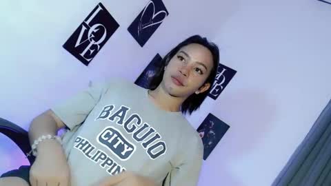 Snapshot of makeit_reyn chatting on 05.02.26 Reyn online show from 05.02.26