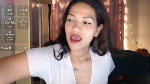 Snapshot of makennaa_1 chatting on 10.29.25 MAKENNAA online show from 10.29.25