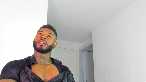 Snapshot of makonneen chatting on 11.11.25 Makonnen online show from 11.11.25