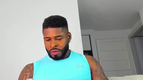 Snapshot of makonneen chatting on 11.15.25 Makonnen online show from 11.15.25