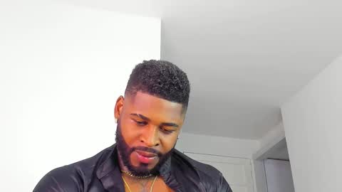 Snapshot of makonneen chatting on 11.17.25 Makonnen online show from 11.17.25