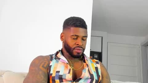 Snapshot of makonneen chatting on 11.18.25 Makonnen online show from 11.18.25