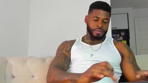 Snapshot of makonneen chatting on 11.25.25 Makonnen online show from 11.25.25