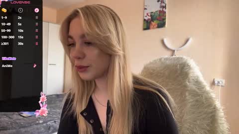 Snapshot of maksisisia chatting on 10.23.25 maksisisia online show from 10.23.25