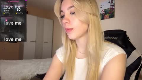 Snapshot of maksisisia chatting on 10.24.25 maksisisia online show from 10.24.25