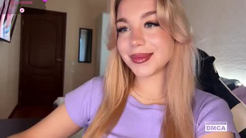 Snapshot of maksisisia chatting on 11.24.25 maksisisia online show from 11.24.25