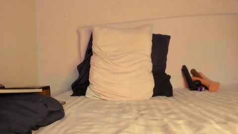 Laura online show from 03.12.25