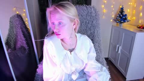 Snapshot of malenaernman chatting on 12.27.24 Malena online show from 12.27.24