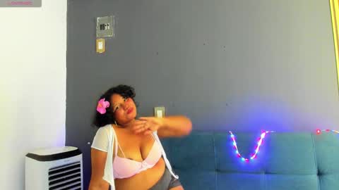 Snapshot of malenaheaven chatting on 12.13.25 malenaheaven online show from 12.13.25