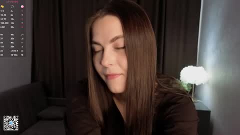 Snapshot of mallieangelini chatting on 06.23.26 Mia online show from 06.23.26