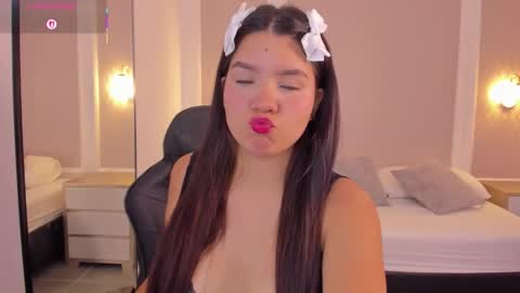 Snapshot of malu_03x chatting on 10.17.25 M A L U online show from 10.17.25