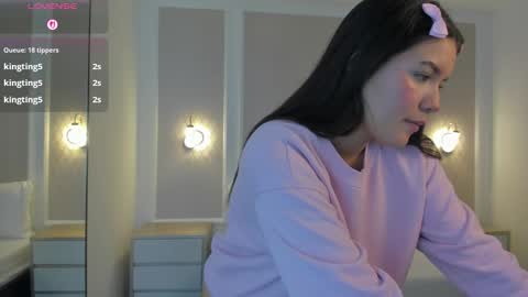 Snapshot of malu_03x chatting on 10.18.25 M A L U online show from 10.18.25