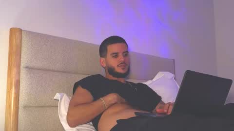 Snapshot of maluma09 chatting on 10.28.25 maluma09 online show from 10.28.25