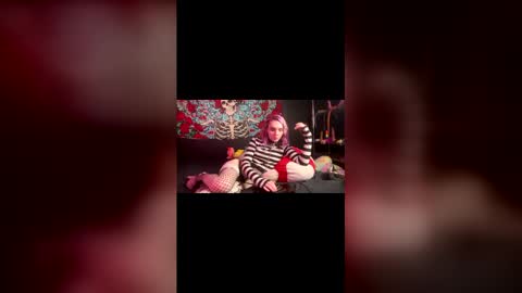 Snapshot of mamashroomz chatting on 03.01.26 MamaShroomz online show from 03.01.26