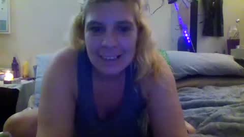 Snapshot of mandilube39 chatting on 02.15.25 mindy22 online show from 02.15.25