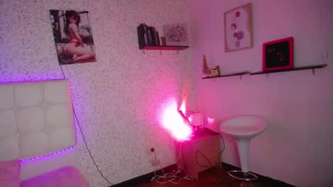 manelyke online show from 10.10.25