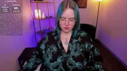 Snapshot of manic_pixie_ chatting on 07.31.26 manic_pixie_ online show from 07.31.26