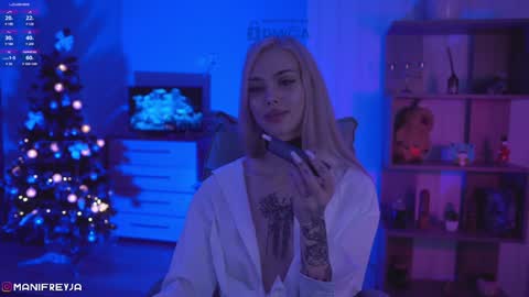 Snapshot of manifreyja chatting on 01.10.25 Amelie online show from 01.10.25