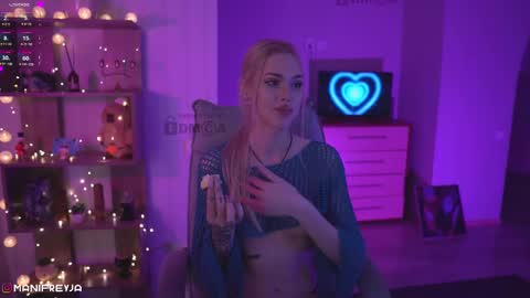 Snapshot of manifreyja chatting on 02.12.25 Amelie online show from 02.12.25