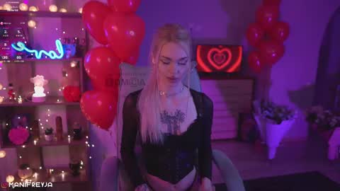 Snapshot of manifreyja chatting on 02.15.25 Amelie online show from 02.15.25