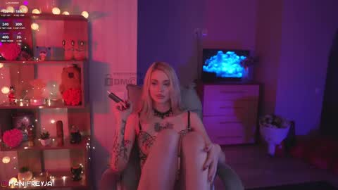 Snapshot of manifreyja chatting on 03.09.25 Amelie online show from 03.09.25
