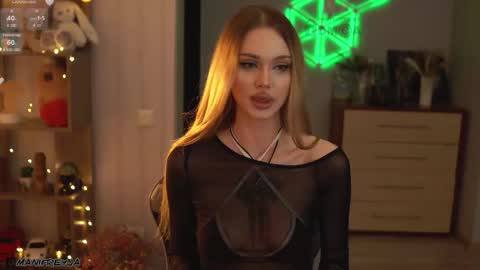 Snapshot of manifreyja chatting on 10.23.25 Amelie online show from 10.23.25