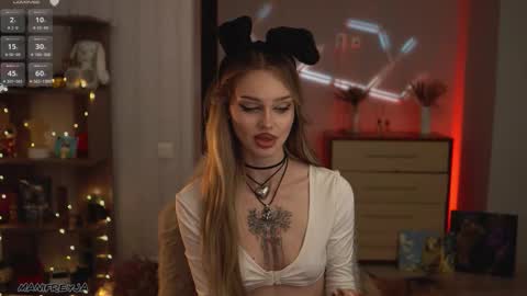 Snapshot of manifreyja chatting on 11.18.25 Amelie online show from 11.18.25