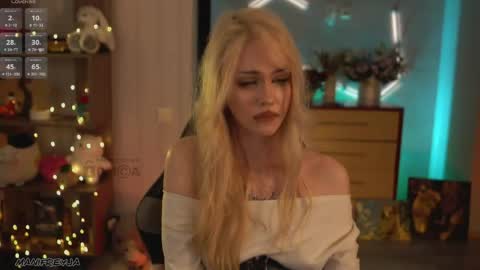 Snapshot of manifreyja chatting on 04.30.26 Amelie online show from 04.30.26