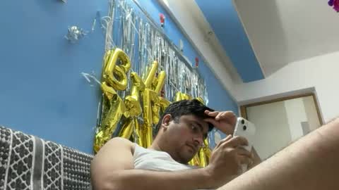 Snapshot of manu2704 chatting on 10.30.25 sexy boy online show from 10.30.25