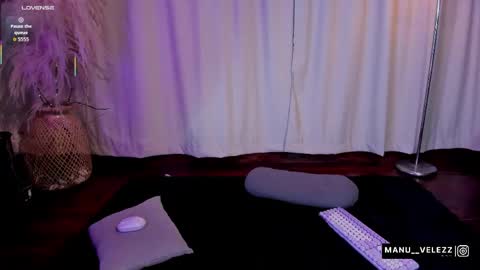 Snapshot of manu_nyx chatting on 04.24.26 manu velezz Help me to get to 100 thumbs ups Tip 25tks Rate me online show from 04.24.26