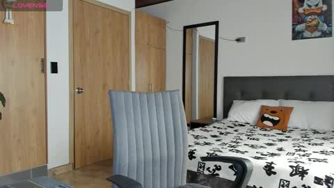 manucute 23  online show from 12.13.25