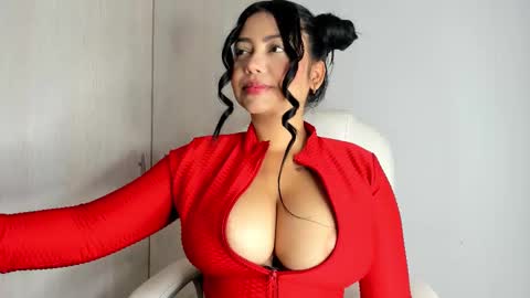 Snapshot of manuela_anderson chatting on 10.05.25 MANUELA online show from 10.05.25