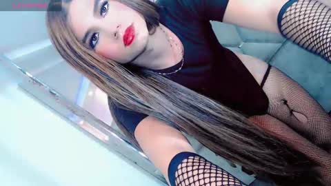 Manuela Kingsley online show from 12.18.24