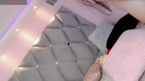 Manuela Kingsley online show from 01.02.25