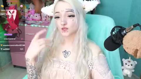 Snapshot of manuela_unicorn chatting on 01.20.25 Manuela online show from 01.20.25