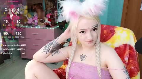 Snapshot of manuela_unicorn chatting on 02.04.25 Manuela online show from 02.04.25